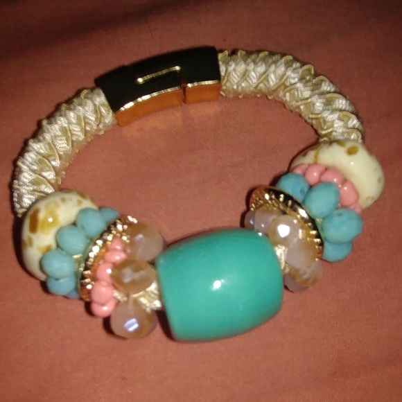 Women's Multi Color Acrylic Beaded Braclet - Picture 1 of 2